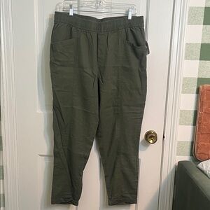 NWT Old Navy Women’s Tapered Leg Olive Green Pants Size L